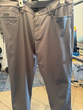 lululemon athletica Men's Solar grey slim fit 5 pocket pants 32L